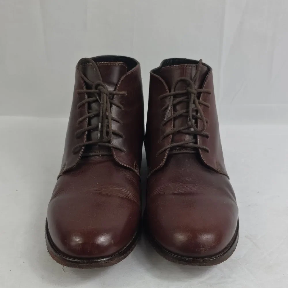 Nisolo Everyday Brown Oiled‎ Leather Men's Chukka Boots.